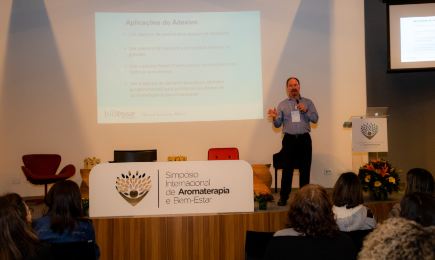 Mark Theno Attends Simpsio Internacional de Aromaterapia e Bem-Estar to speak about inhalation patches